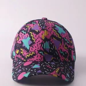 Gorra de béisbol con estampado digital, patrón geométrico abstracto retro, detalle.