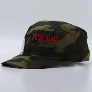 Casquette plate camouflage avec broderie rouge, chapeau militaire de loisir en plein air stylé.
