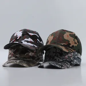 Modieuze camouflage baseballpet met strass nummers, stijlvolle pet voor dames.