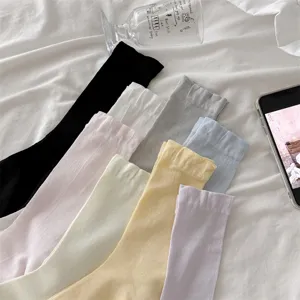 Atmungsaktive dünne Damen Socken, weicher seidenartiger Stoff, elegante Frühlings und Sommer Mode.
