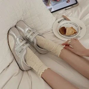 Chaussettes mignonnes à volants pour femmes cœur creux tricoté décontracté uni style