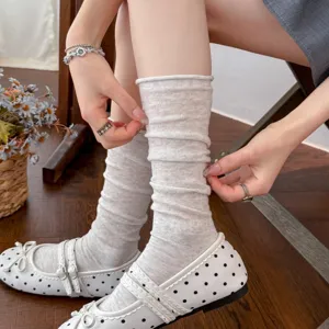 Calzini slouch grigi da donna, calze lunghe in cotone arrotolate in stile coreano chic.
