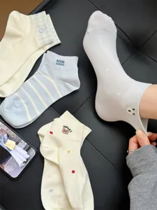 Chaussettes courtes mignonnes pour femmes style japonais en coton avec broderie d'ours.