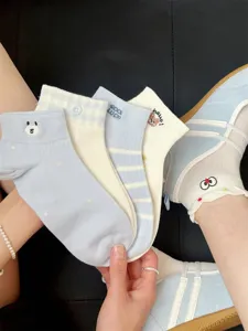 Chaussettes courtes de style japonais pour femmes, chaussettes en coton avec joli motif d'ours.
