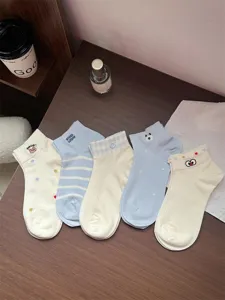 Chaussettes courtes en coton pour femmes, style japonais mignon avec broderie d'ours adorable.