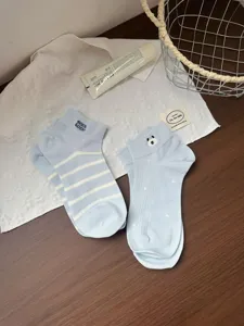Chaussettes courtes japonaises mignonnes pour femmes, chaussettes d'été bleues en coton doux.
