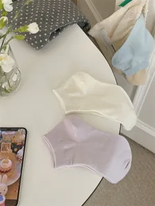 Detailansicht einfarbiger Macaron Kurzsocken, atmungsaktive Sommer Damen Freizeitsocken.