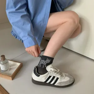Women's cute cartoon cat pattern short socks, breathable cotton ankle socks for summer daily wear.