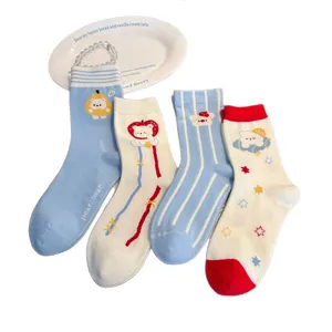 Calzini donna in cotone con stampa orsetto carino, calze casual dolci blu e bianche dal design creativo.