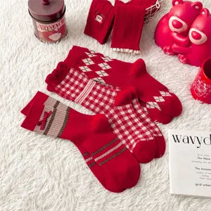 Winter Retro Argyle Baumwollsocken festliche rote Wadensocken fur Damen Neujahr.