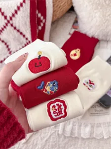 Chinesischer Stil bestickte festliche Baumwollsocken Detail Nahaufnahme, gemütliche Socken.