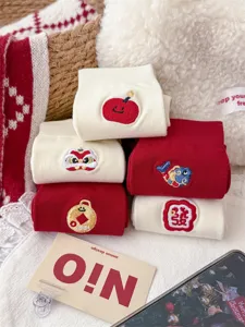 Festliche chinesische Neujahrs bestickte Baumwoll-Mittelsocken für Damen, glückliches rotes Design.