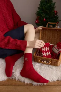 Rote Winter Retro Argyle Baumwollsocken gemütliche mittelhohe festliche Socken Damen