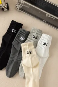 Comode calze da uomo in cotone pettinato a costine, sportive con ricamo, set da 5.