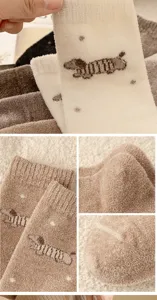 Calcetines térmicos gruesos y acogedores de felpa para mujer con tierno diseño de salchicha, invierno.
