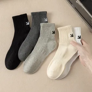 Calzini da uomo in cotone pettinato con freccia ricamata, comodi calzini sportivi casual multicolore