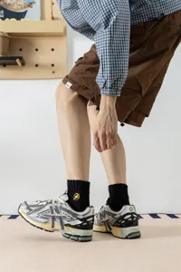 Men cotton mid-calf socks with yellow lightning embroidery for daily sports and casual wear.