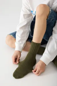 Men's olive green ribbed crew socks, thick knit cotton, Japanese style cityboy camping outdoor socks.