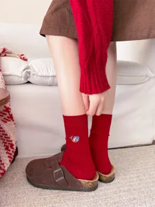 Rote Damen Socken in mittlerer Länge mit besticktem Löwenmuster, weiche Baumwolle.
