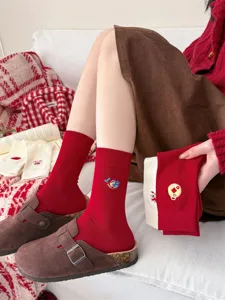 Rote bestickte Damensocken aus Baumwolle, festliches Löwen-Design, gemütliche Wintersocken.