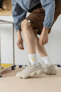 Men's embroidered yellow lightning cotton mid-tube socks for casual sports and daily wear.