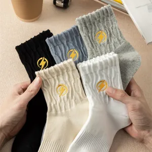 Men Combed Cotton Sport Socks Ribbed Cuff Lightning Embroidered Mid-Calf Casual Basketball Athletic Socks For Teens Daily Wear