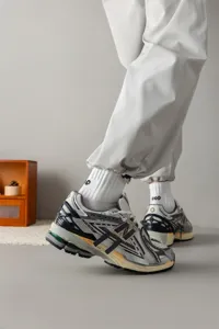 Men's combed cotton mid-tube sports socks with stylish heel embroidery design, comfortable everyday wear.