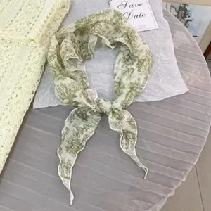 Foulard triangle imprimé floral vert style pastoral rétro accessoire de cheveux élégant