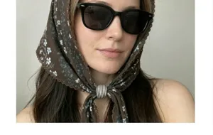 Retro floral print triangle headscarf with beaded ring, breathable summer vacation hair accessory