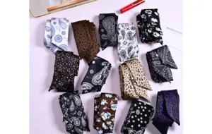 Sciarpe sottili in seta stampate assortite da donna, foulard versatili e nastri per borse.