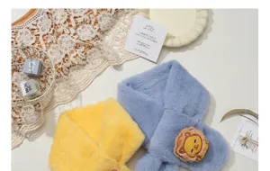 Écharpe croisée en peluche d'hiver pour enfants doux chaud fausse fourrure design mignon dessin