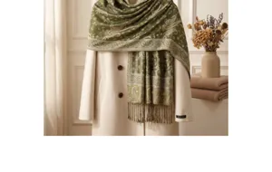 Green paisley jacquard winter scarf with elegant fringe for women, cozy and stylish wrap.