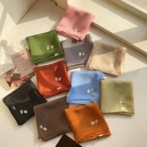 Pañuelo cuadrado multicolor bufanda estilo de vida estético plano accesorio de moda para mujer
