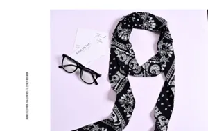 Sciarpa sottile con stampa cachemire in bianco e nero, foulard versatile o nastro.