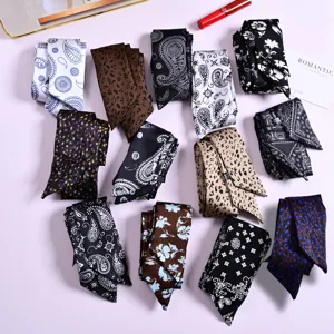 Foulard in seta stretti e versatili da donna, eleganti nastri stampati per borse e capelli.