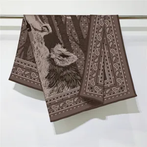 Herbst Winter Samt Quadrat Tuch mit Wolf und Paisley Druck, warmer modischer Schal.