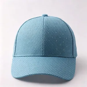 Elegante hellblaue Strass-Baseballkappe, strukturierter Stoff, ideal für Frühling und Sommer.