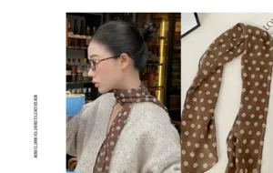 Vue de détail foulard soie pois marron, cravate élégante et bandeau chic pour coiffure.