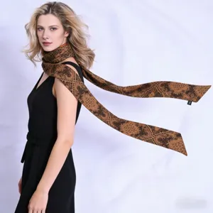 Chic foulard skinny stampato marrone per donna, elegante nastro lungo per collo per outfit alla moda.