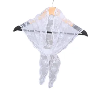 Mujer bufanda triangular de encaje blanco pañuelo de cabeza bordado floral hueco verano versátil