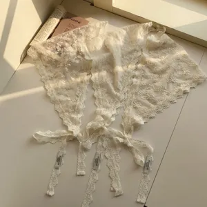 Foulard triangulaire en dentelle florale blanche femme bandeau élégant accessoire cheveux