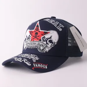 Casquette de baseball en maille bleu marine avec broderie tete de mort, snapback respirante.
