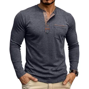Gros plan détail du t-shirt Henley à manches longues pour homme avec patte et poche.