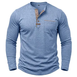 T-shirt Henley à manches longues pour homme avec patte et poche contrastées, détail.