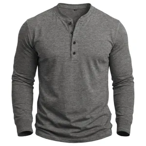 Detailansicht der grauen Herren Langarm Henley Shirt Knopfleiste und feine Stoff Textur.
