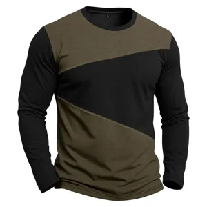 Primo piano dettagliato della t-shirt uomo a maniche lunghe bicolore, colletto rotondo.