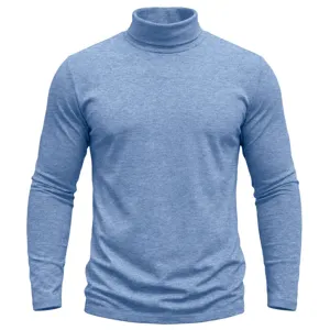 Nahaufnahme Detailansicht des stilvollen blauen Rollkragen Langarm Herren Thermoshirts.