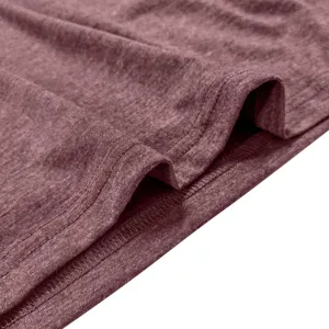 Nahaufnahme des Herren Langarmshirt Saums, detaillierte Stofftextur mit sauberer Naht.
