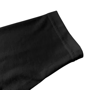 Schwarze Langarm T-Shirt Manschette Detail, feiner Strickstoff, Doppelnaht Verarbeitung.