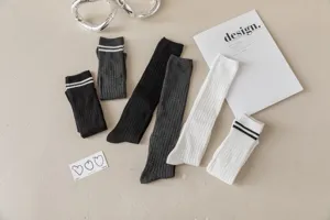 Damen JK Stil lange Socken gerippt Baumwolle Kniestrümpfe schwarz weiß grau casual socks
